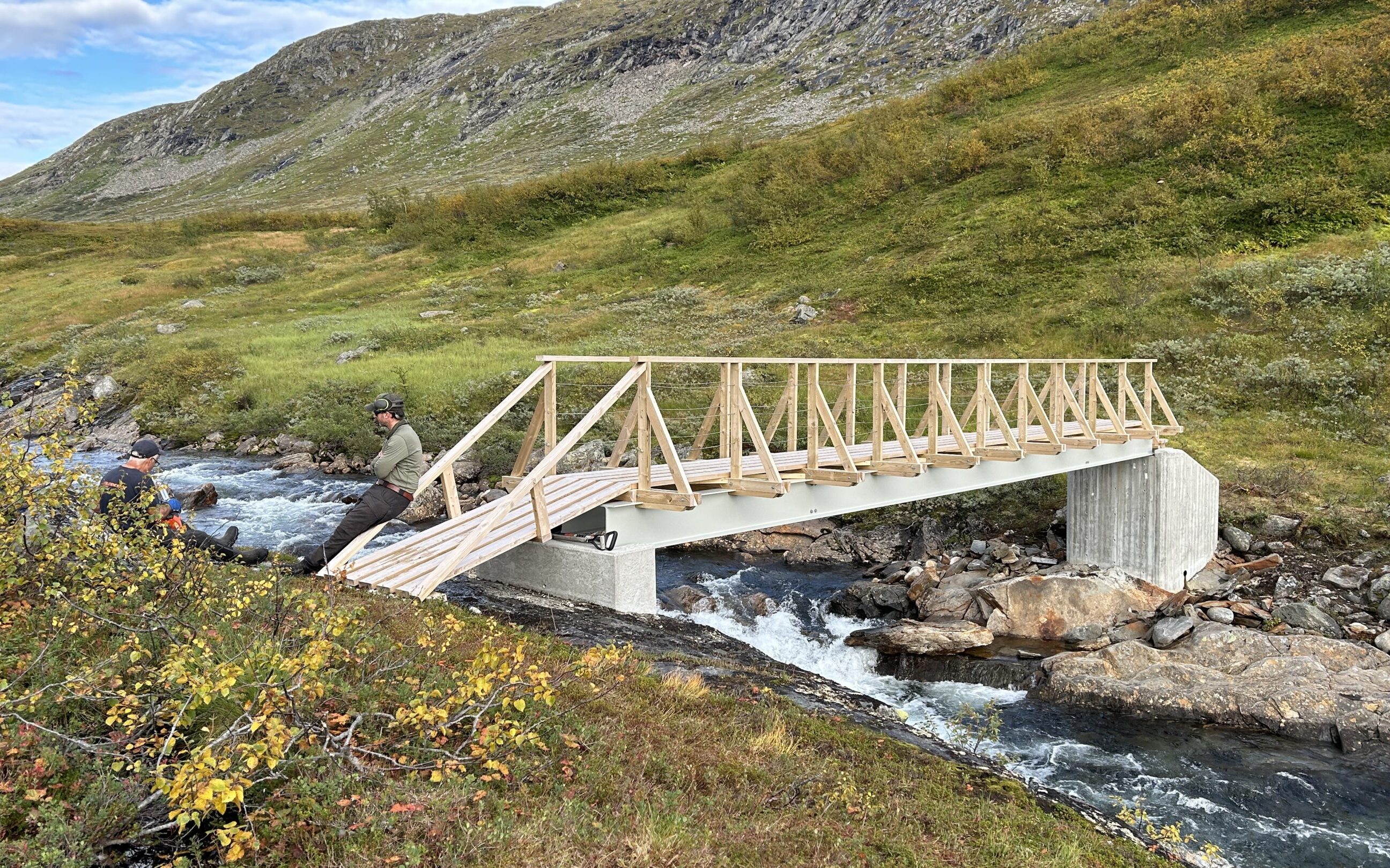 Brücke über den Fluss Storelva im Storelvdalen auf dem Jengelstien